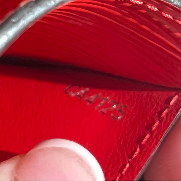 ❤️ Louis Vuitton Sarah NM Wallet Epi Leather Red - Picture 11 of 16